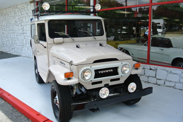 1974 fj40 landcruiser stock body hella lights