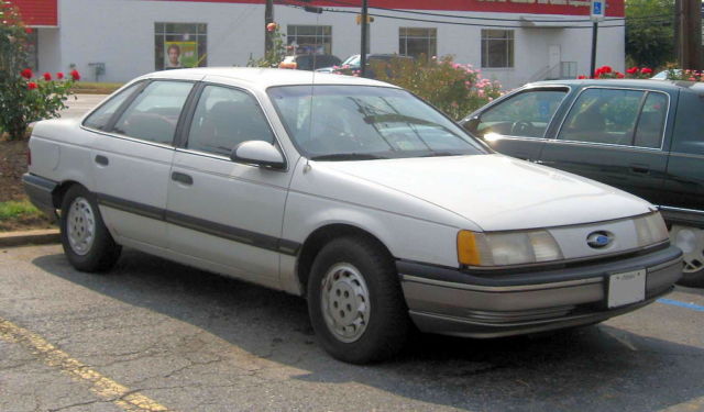 ford taurus 1991. only 69,000 miles original. goes everywhere