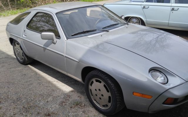 nice used 1980 porsche 928 v8 5 speed silver/blue
