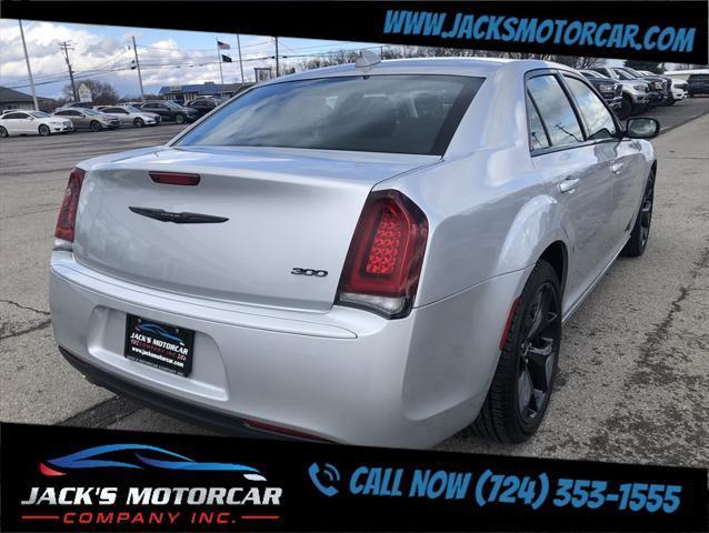 2022 chrysler 300 touring