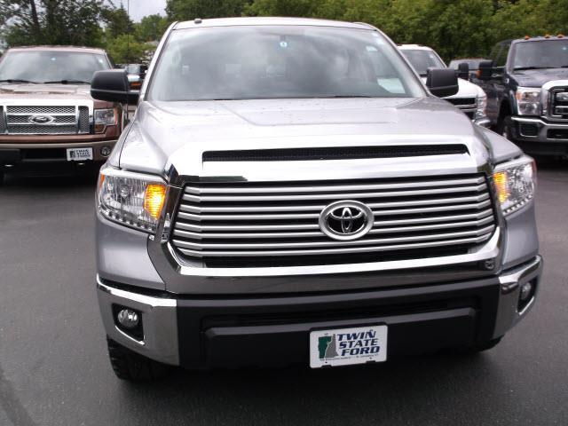 2014 toyota tundra sr5 4x4 sr5 4dr crewmax cab pickup sb (5.7l v8 for sale in johnsbury, vermont