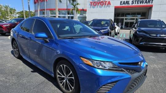 2020 toyota camry se