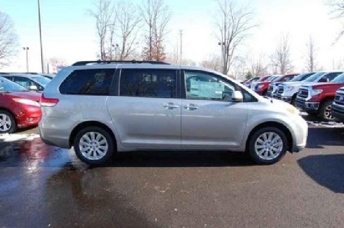 2014 toyota sienna 5dr 7-pass van v6 le awd in meadville, pa