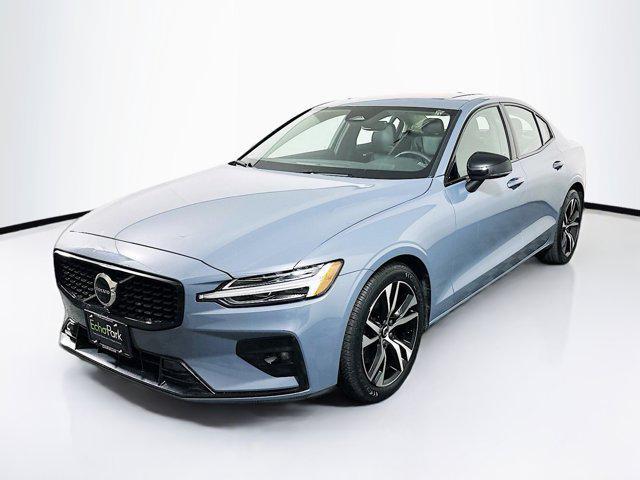 2024 volvo s60 core dark theme