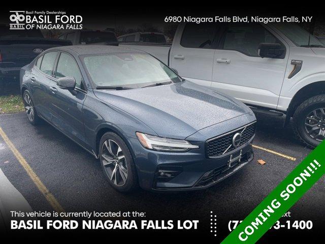 2024 volvo s60 plus dark theme