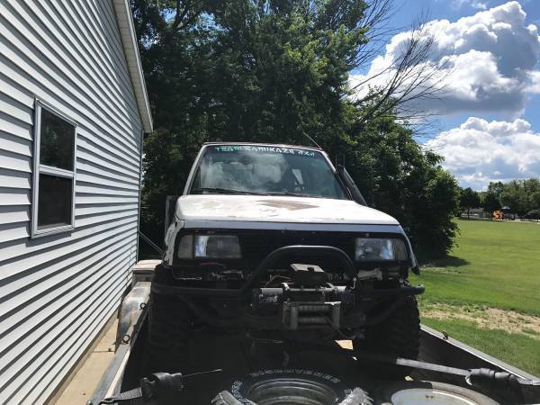 geo tracker off road truck
