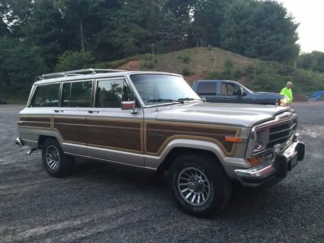 1990 jeep grand wagoneer...immaculate...great condition....a must