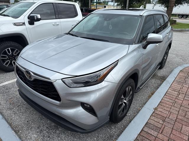 2022 toyota highlander xle