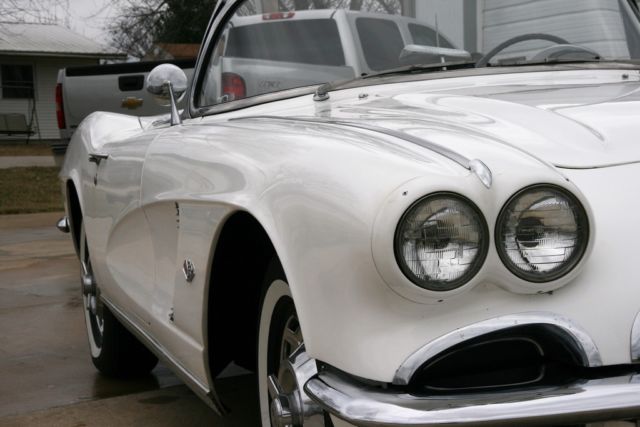 1962 corvette 327ci 300hp automatic two tops, very nice