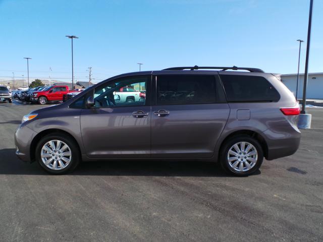 2017 toyota sienna le 7-passenger awd le 7-passenger 4dr mini-van for sale in sheridan, wyoming