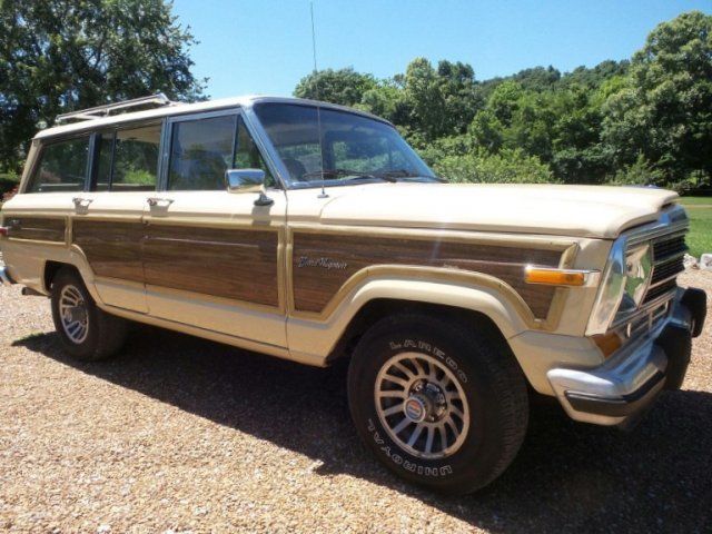 new paint & newly restored interior, runs strong, great daily driver, 4wd