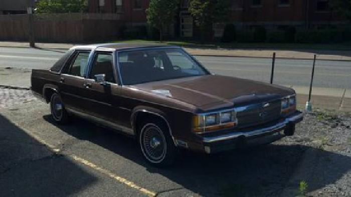 1989 ford crown victoria - 5.0 liter v-8 - 60k miles in erie, pa