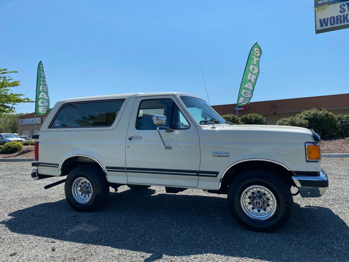1991 ford bronco xlt. 4x4 very clean, daily driver, 121,000 miles no reserve!