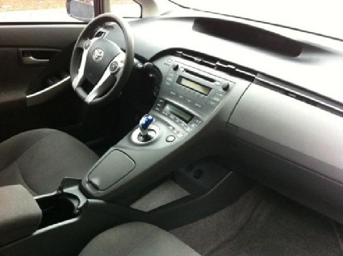 2011 toyota prius- silver in fresno, ca