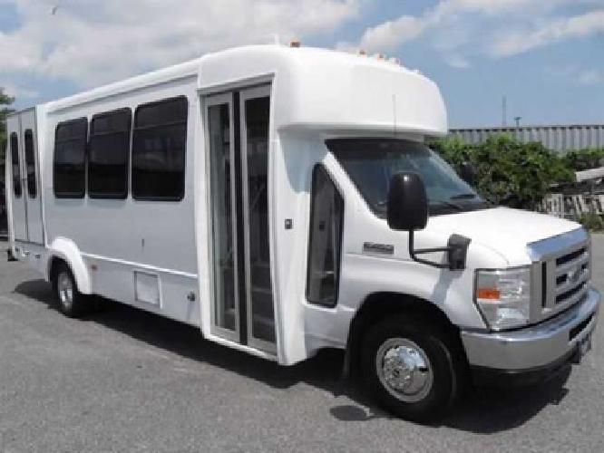 used 2008 ford e-450 late model shuttle bus w/ lift for wheelchair mobility ada in westbury, ny