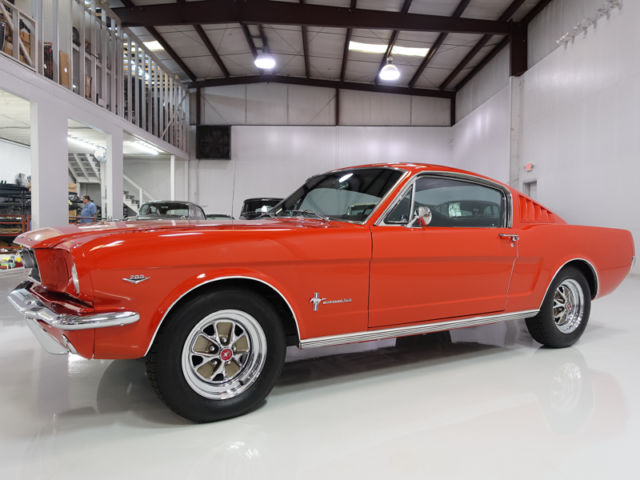 1966 ford mustang fastback, upgraded carburetor! well-equipped with gt options!