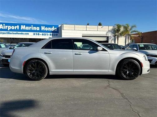 2021 chrysler 300