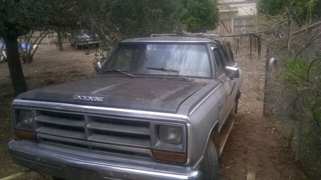 1986 dodge ramcharger royal se 5.9l 4 x 4