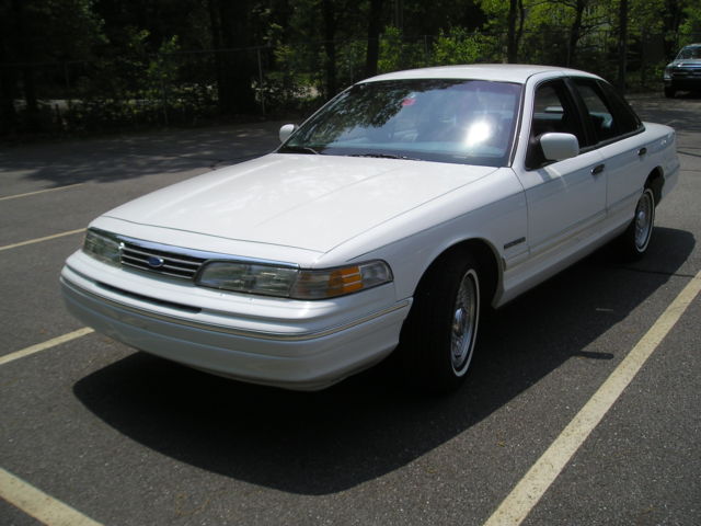 pristine crown vic! one owner, florida car!