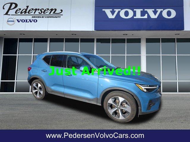 2023 volvo xc40 b5 plus bright theme