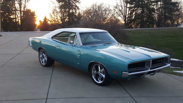 69 charger r/t 528 hemi fuel injected 5spd dana alterkation ac ps pb isca winner