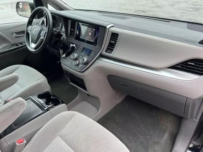 2017 toyota sienna le minivan 4d in kirtland hills, ohio