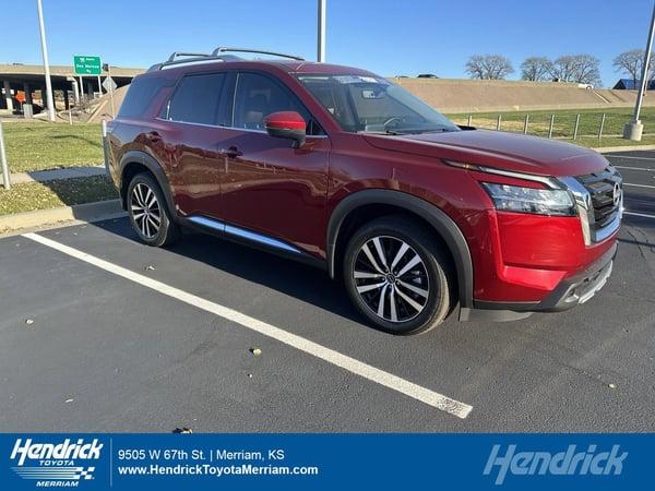 2023 nissan pathfinder in green bay, wisconsin