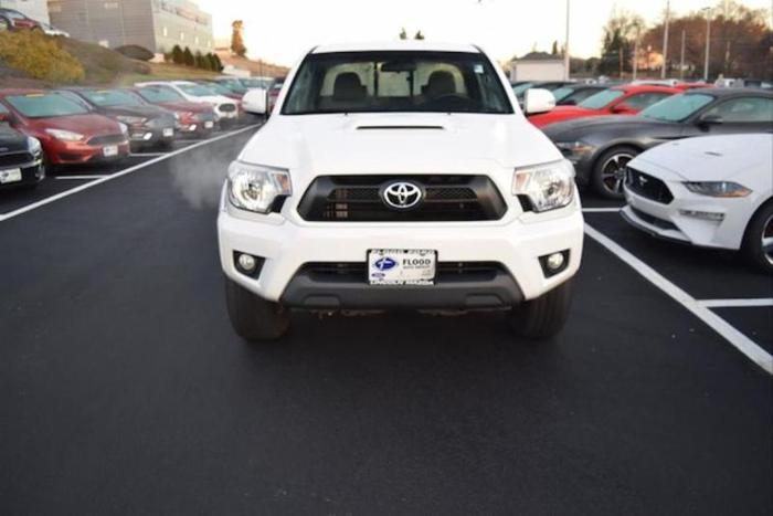2015 toyota tacoma v6 4x4 v6 4dr access cab 6.1 ft sb 6m for sale in east greenwich, rhode island