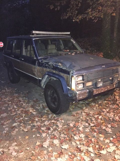 1989 jeep wagoneer -w new tires and set of studded tires