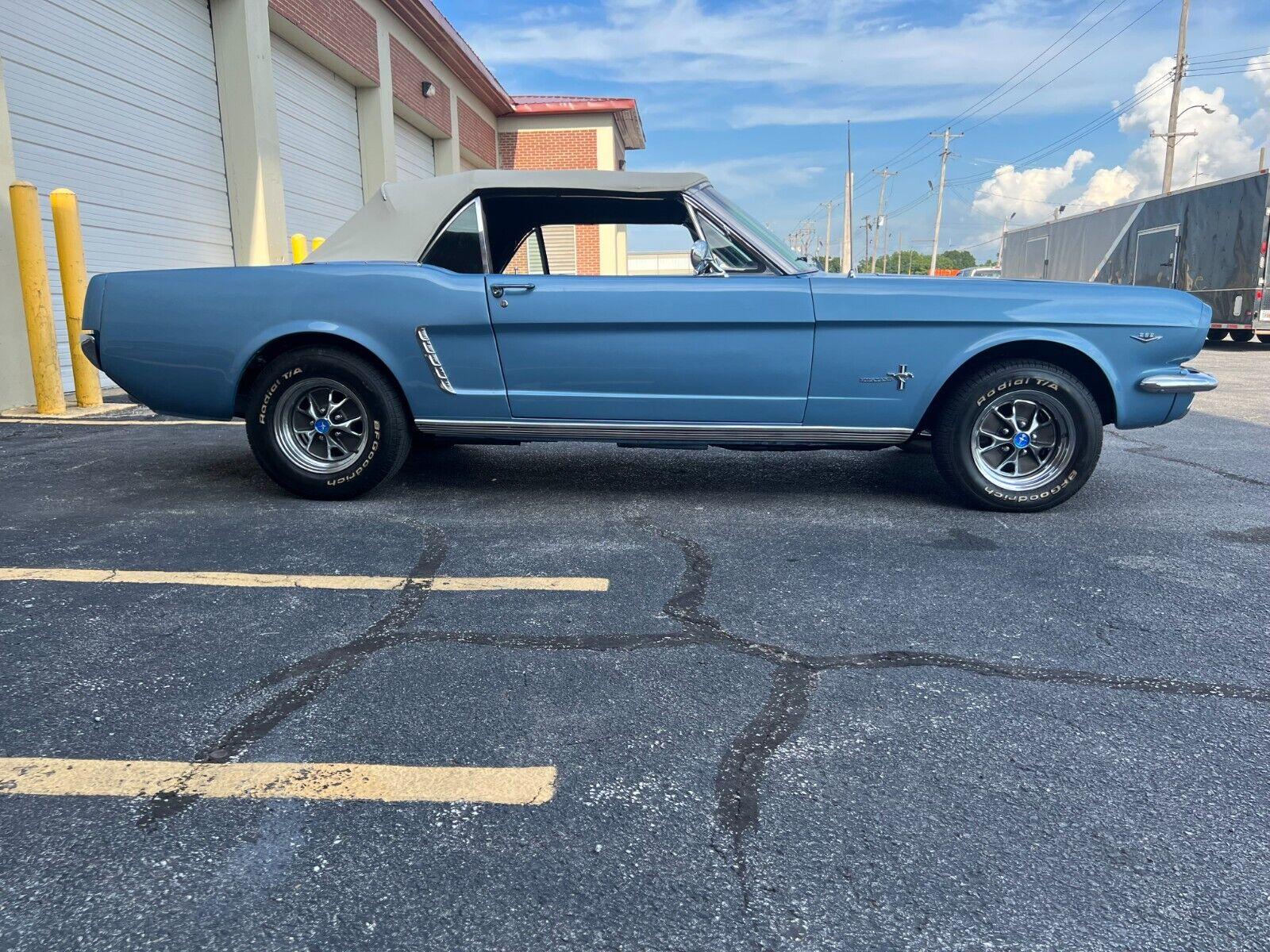 1965 ford mustang convertible 8 cylinders blue