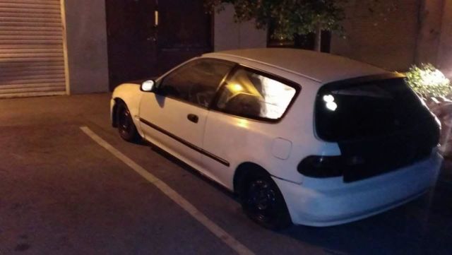 1993 honda civic dx hatchback, 1.5l automatic 85k miles white, blue seats
