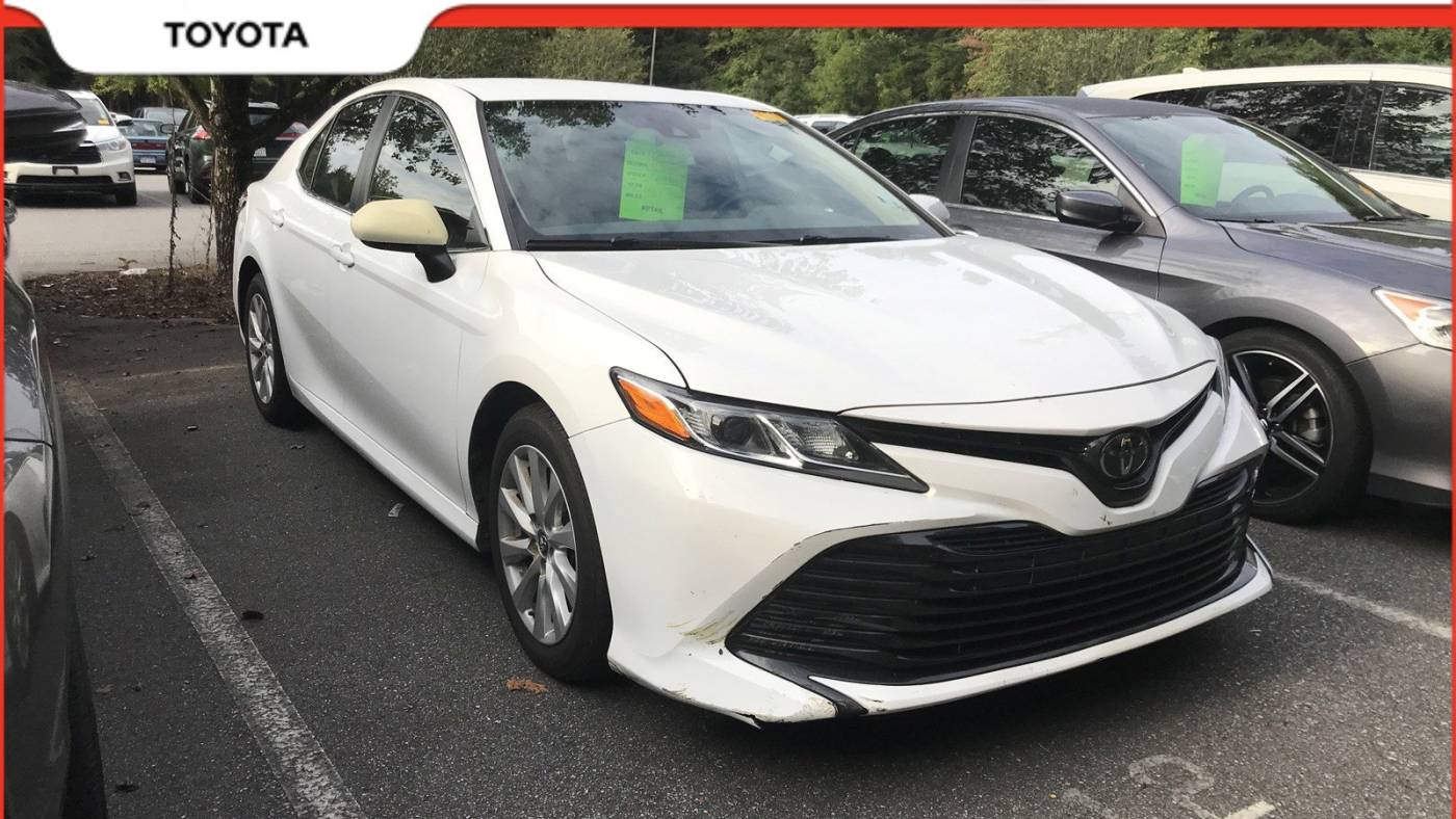 2020 toyota camry le