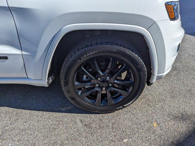2022 jeep grand cherokee laredo