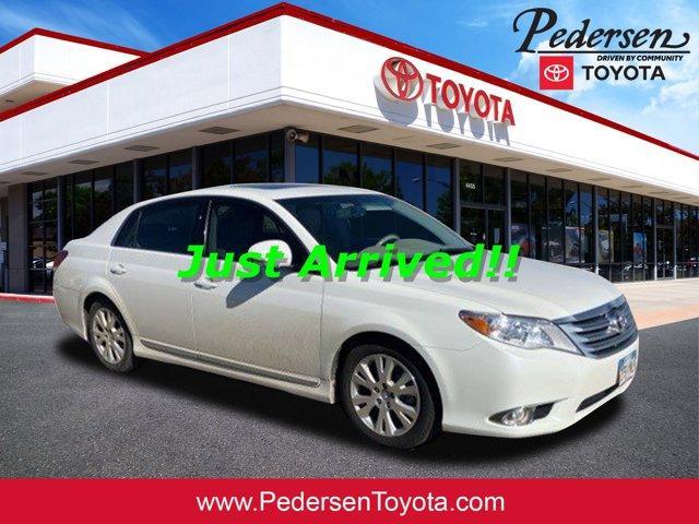 2011 toyota avalon base