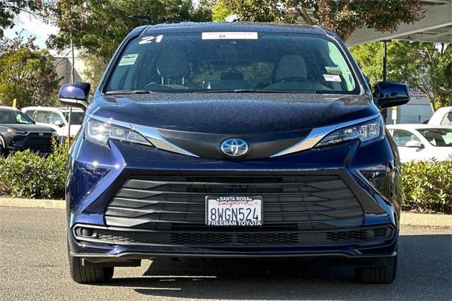 2021 toyota sienna le