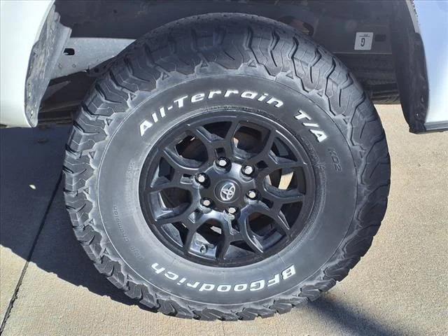 2022 toyota tacoma sr