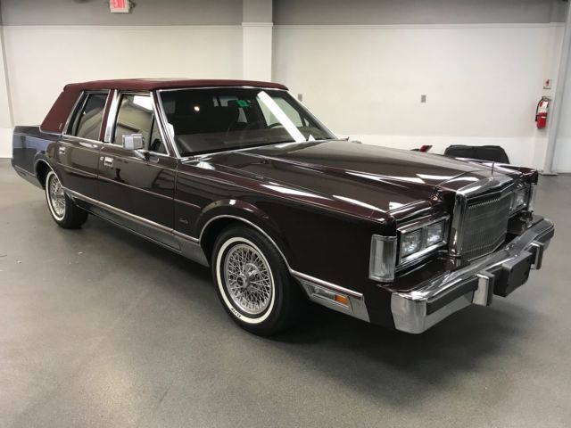 1988 lincoln town car signature 4dr sedan automatic 4-speed rwd v8 5.0l gasoline