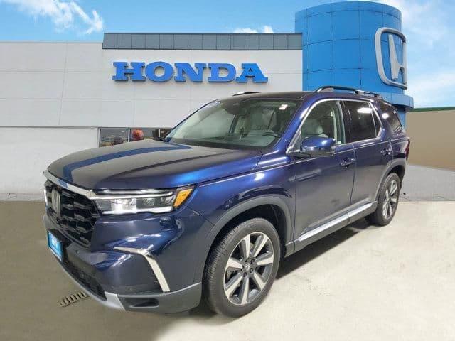 2023 honda pilot touring awd w/ navi & moonroof in chicago, illinois