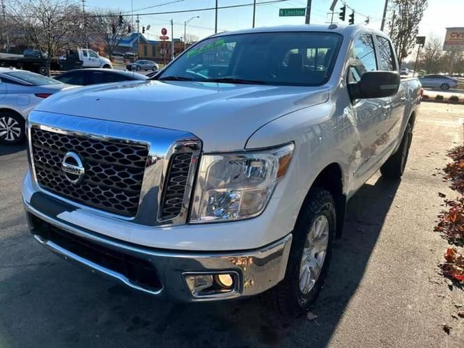 2018 nissan titan crew cab sv pickup 4d 5 1/2 ft in lexington, kentucky