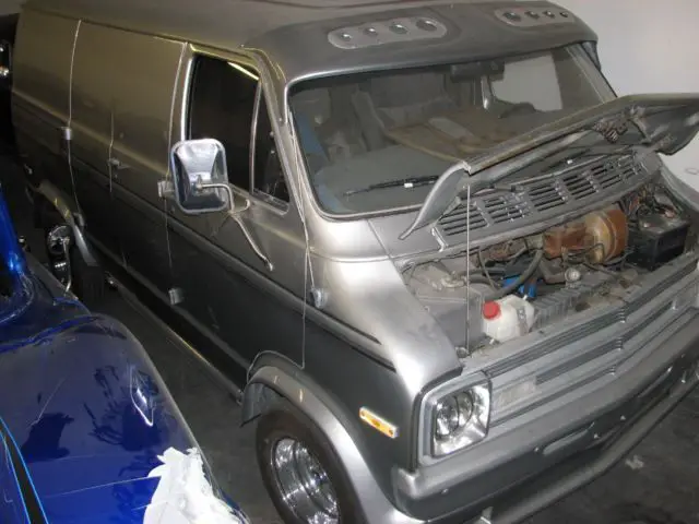 1977 dodge b-200