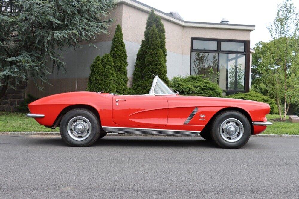 1962 chevrolet corvette 360 horsepower mated to a 4 speed gearbox