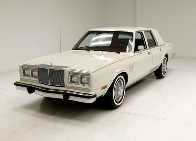 38k original miles/white on white exterior/clean 318 v8/cushy leather interior