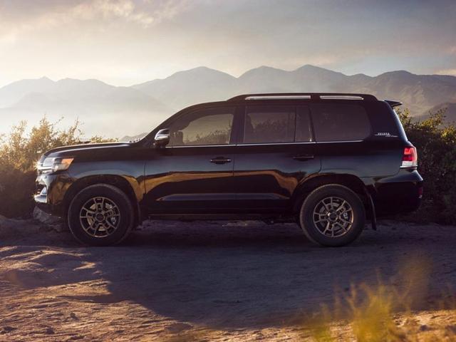 2020 toyota land cruiser base