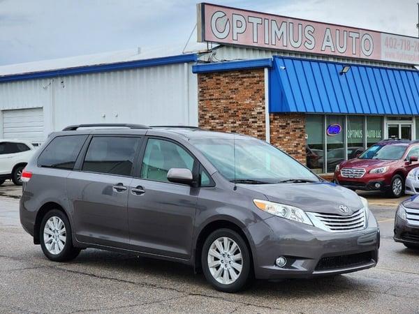 2014 toyota sienna in schaumburg, illinois