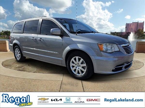 2013 chrysler town & country in secaucus, new jersey