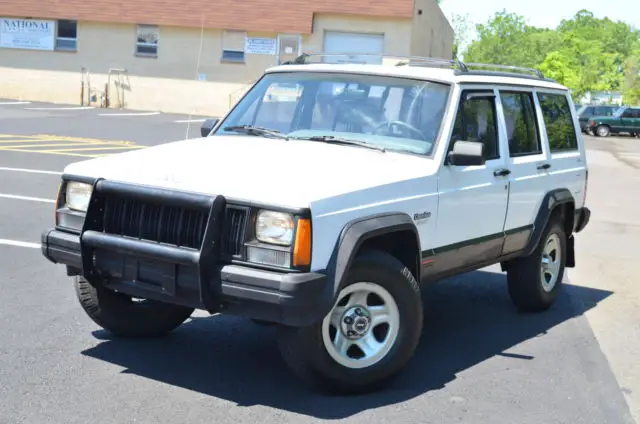 1994 jeep cherokeesport 4x4 low miles cold a/c no reserve