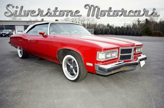 1975 red convertible big 8 seater 400cid comfortable boat