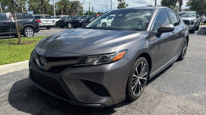 2018 toyota camry hybrid se