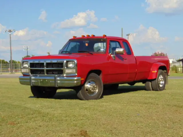 attention! first gen flat nose 1992 d350 cummins diesel low mile paw paw truck!!