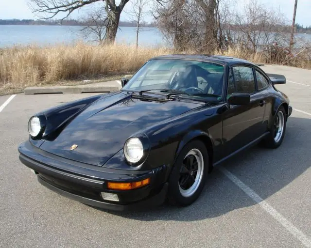 911 carrera / 24,100 miles / 2 owner /original paint / free carfax / extra clean